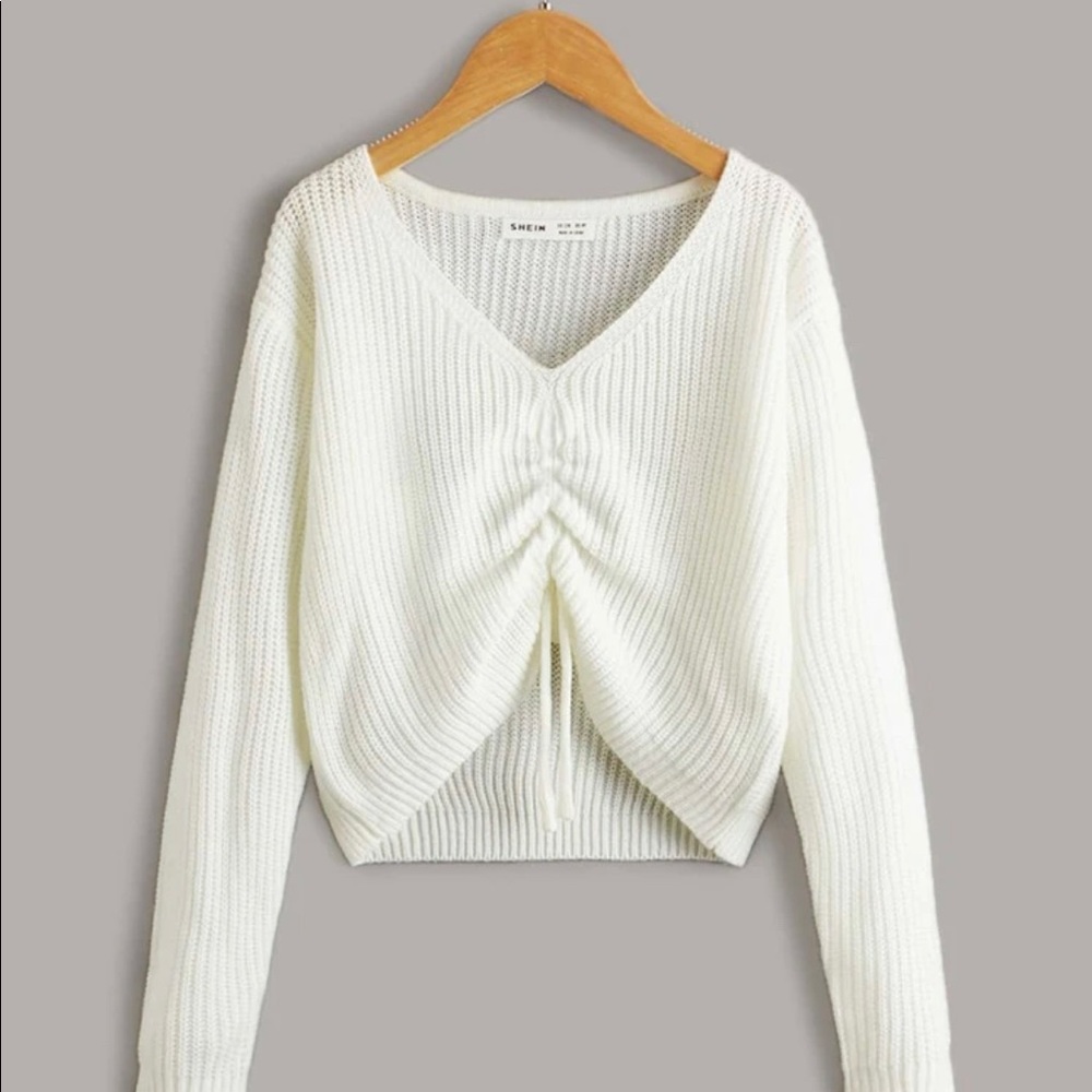 White rib knit long sleeve cropped top.